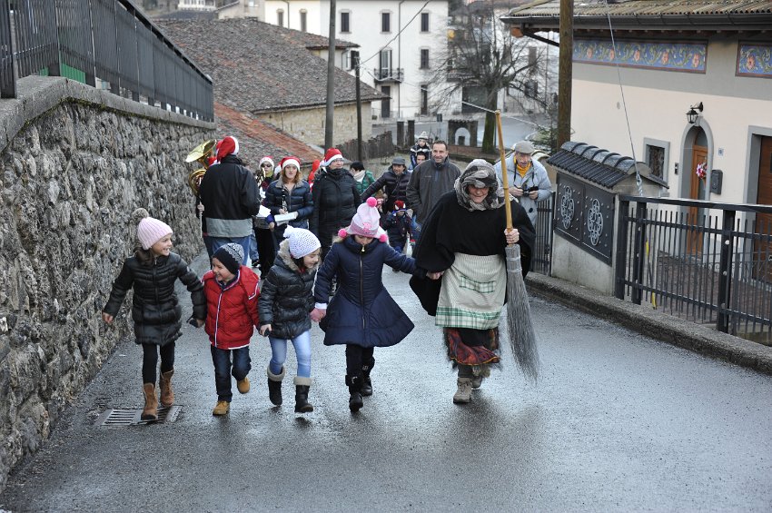 010 La Befana in Grimoldo a Oltre il Colle.JPG